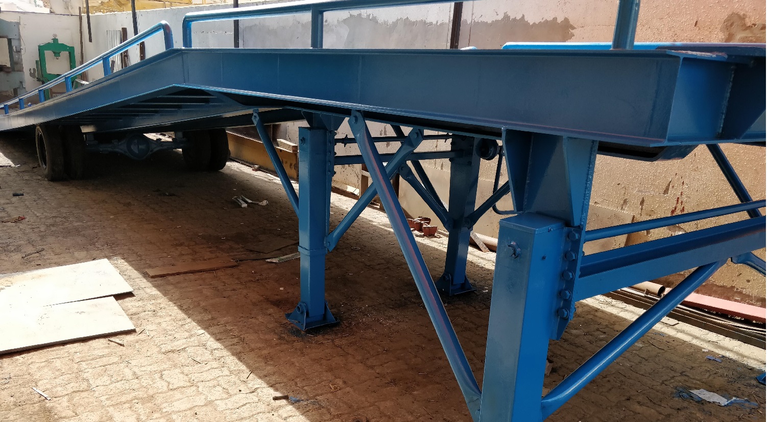 HEAVY DUTY LOADING & OFFLOADING RAMPS